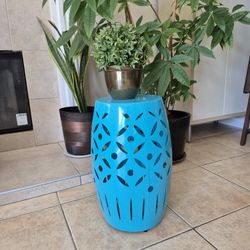 Metal Side Table Color: Agua 