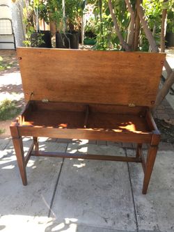 Piano chair