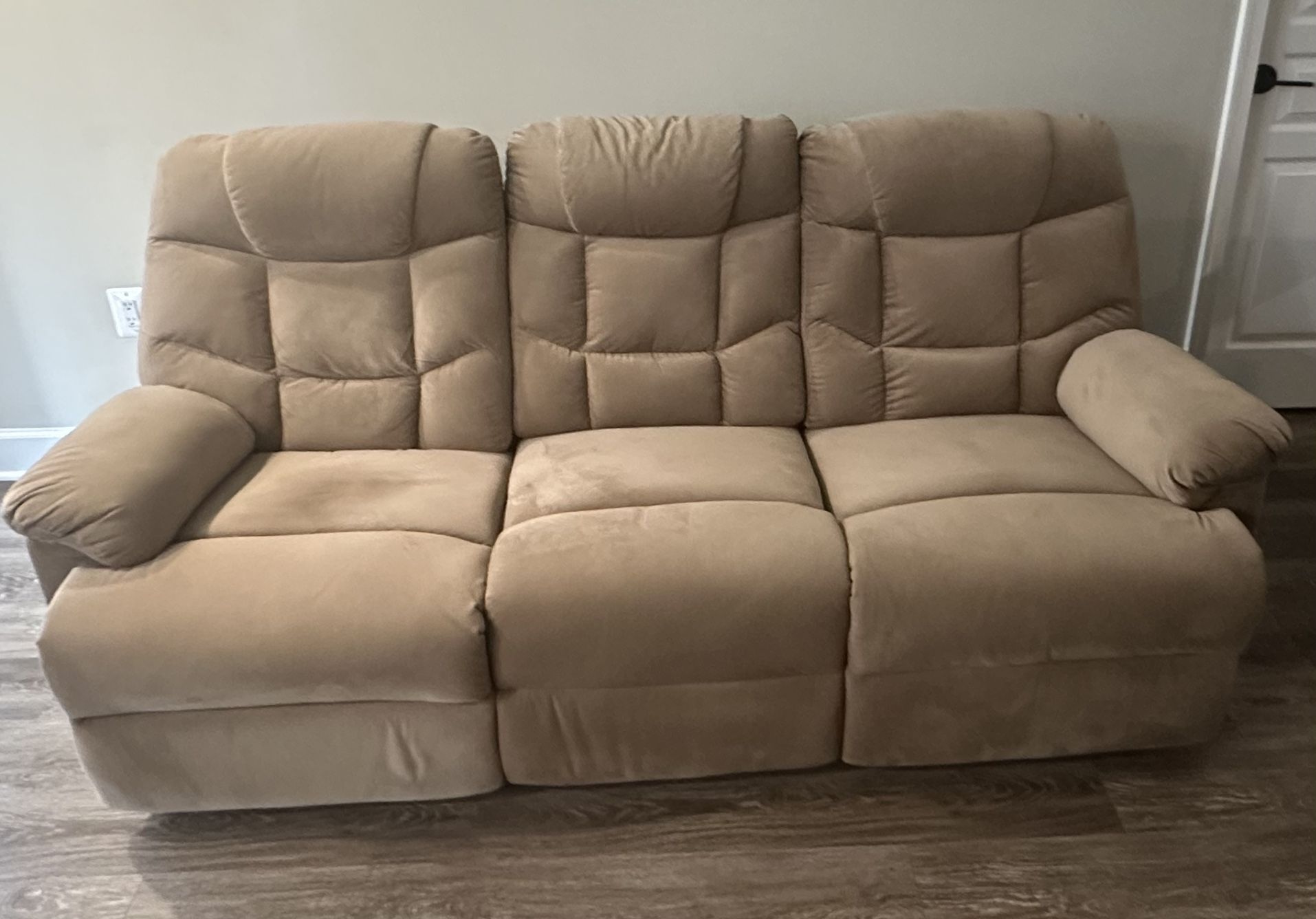 π¨MOVING SALE β MUST GO THIS WEEK! 75β Samsung TV + Sofas + Dining Table + Entertainment Center β $1,200 Bundle (Worth $3,550+)π¨