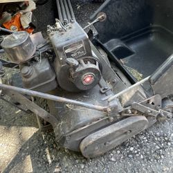 Brinks And Stratton 127 Cc Rotary Mower