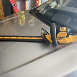 Dewalt Flexvolt 26inch Hedge Trimmer 