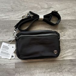 Lululemon Everywhere Crossbody Bag Black New With Tags 2L
