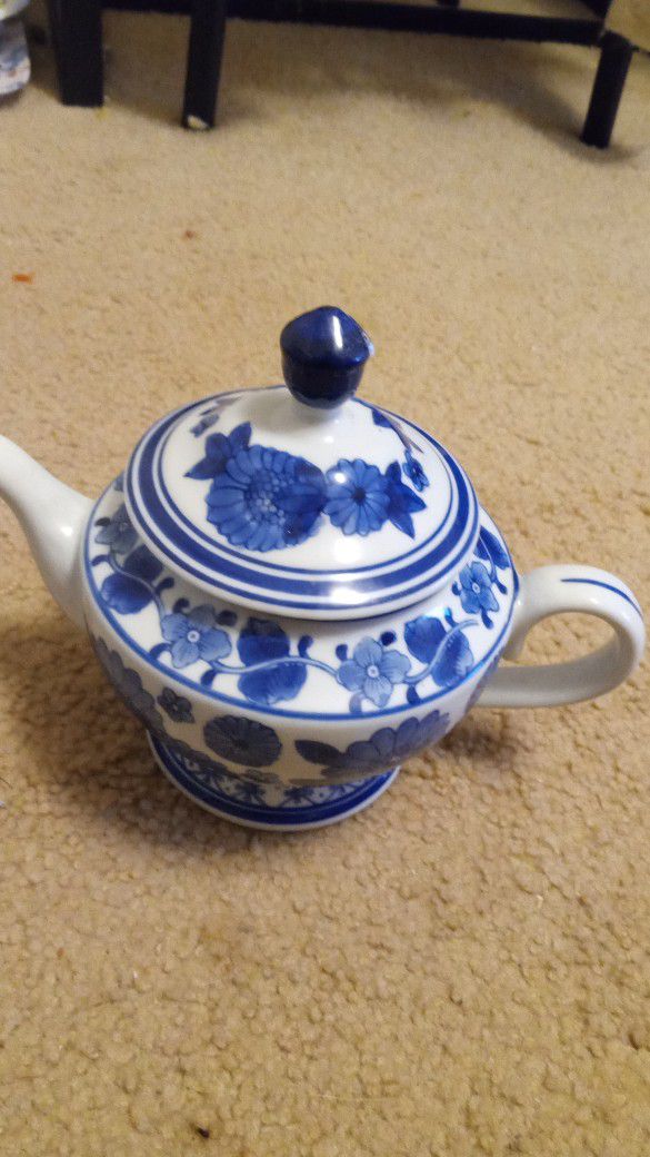 Vintage Chinese Teapot Blue/White