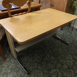 Desk    Sturdy  Great Shape
