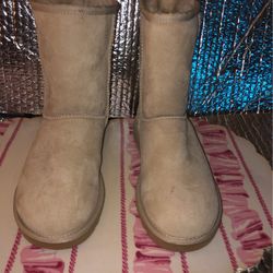 UGGS Australia Size W5