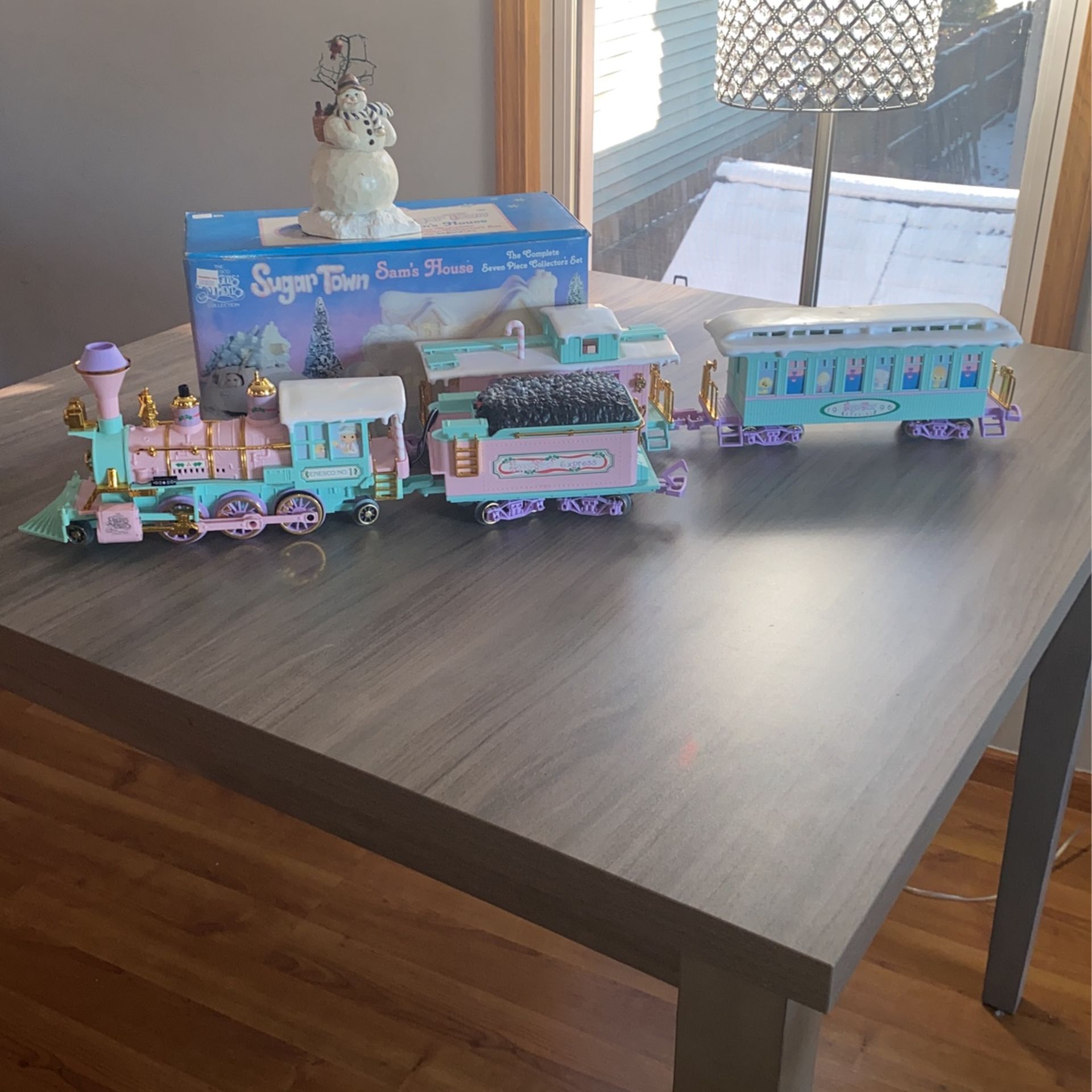 Precious Moment THEHISTORY OF SUGAR TOWN Seven Piece Set , Sugartown Express Train & and musical snowman