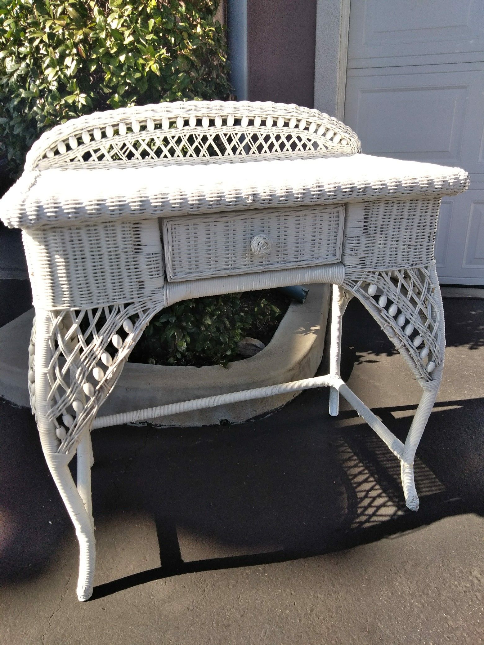 Vintage wicker rattan white vanity desk GUC beautiful ornate detail