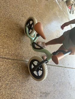 Toddler balancing bike