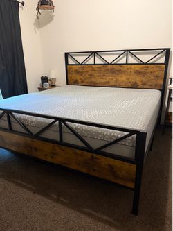 Sealy Posturepedic 12” Hybrid Matress With Frame