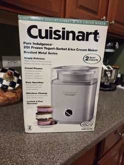 CUISINART 2 QUART ICE CRRAM MAKER - NIB!
