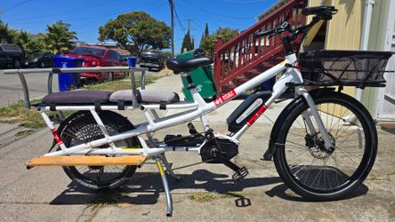Yuba Spicy Curry electric cargo bike
