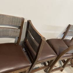 4 Barstools With Back