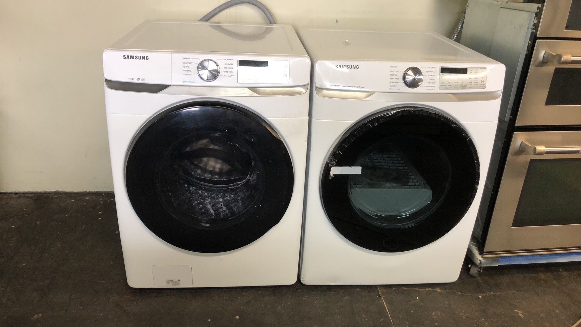 Samsung He Front Load Washer And Gas Dryer Set With Steam/Drying Rack 