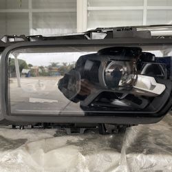 2024-2025 Porsche Macan LED Passenger Side RH Headlight OEM