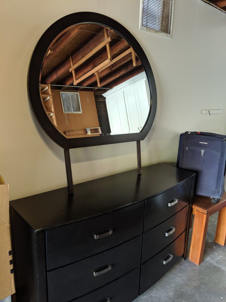 Dresser, mirror & side tables