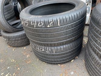 315/40R21 Pirelli 315/40/21 pair of 2 used matching tires in great condition  125$  each tire plus tax .  Mount available but not included. Wheel alig