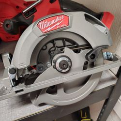 Milwaukee Fuel 6 1/2 Circular Saw