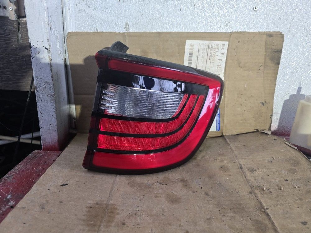 2014 2025 dodge Durango right side oem taillight