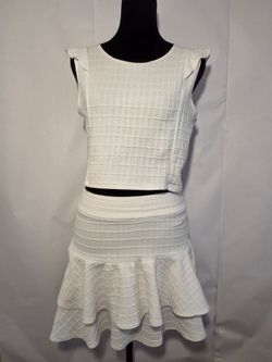 Women's White Textured 2-Piece Set Sleeveless Top & Ruffle Skirt