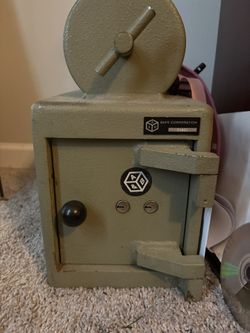 Solid Steel 2-Key Lock Safe
