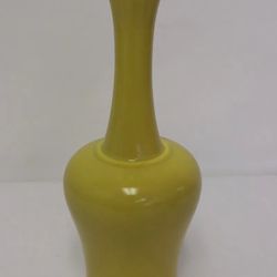 Chinese yellow glazed porcelain vase