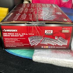 Husky 200- Piece Drive Socket Set