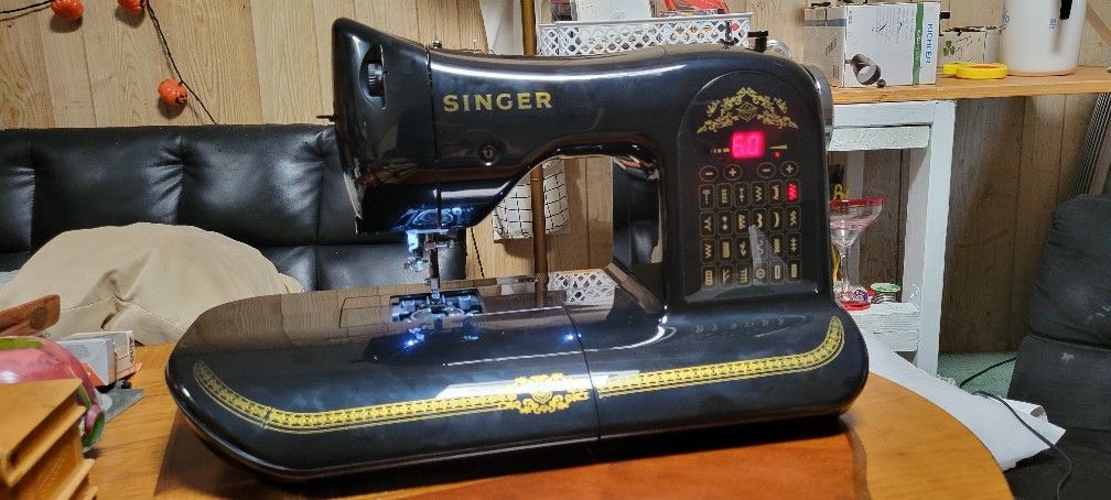 LIKE NEW BARELY USED : SINGER 160th Anniversary Limited Edition Sewing Machine
