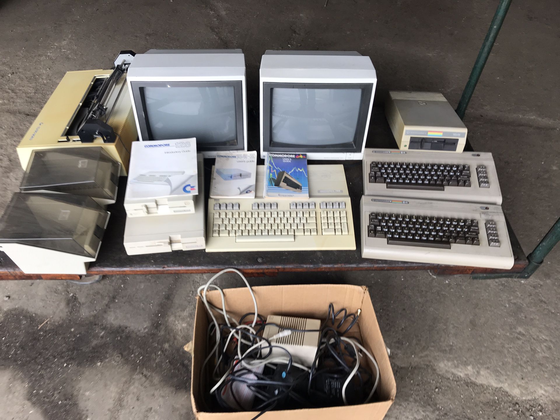 Huge Commodore 64 128 lot gaming computer vintage