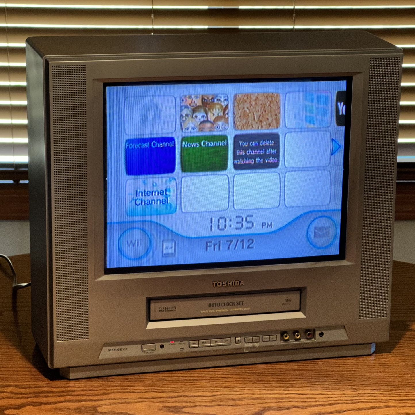 Vintage Toshiba MV14FL4 14” CRT TV for Sale in Salem, OR - OfferUp
