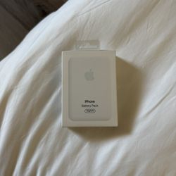 New Apple iPhone Mag Safe Battery Pack
