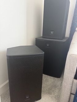 Powered speakers and subwoofer set