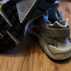 Nike Air Huarache Women’s Size 9