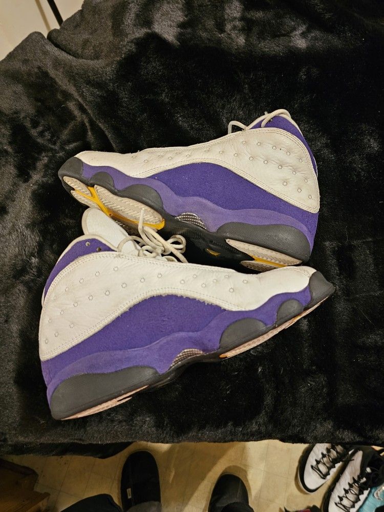 Size 6y- 299.Jordan 13 Lakers 