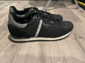 Sneakers, Size 9