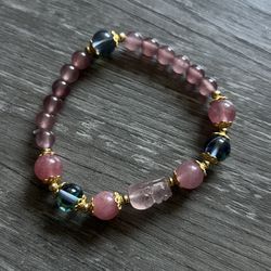Bracelet with natural pink crystal
