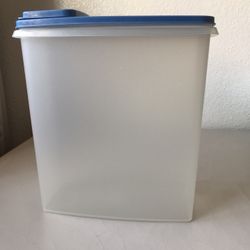 Large Tupperware Cereal Storage Container #1588 W/lid #1590 Blue