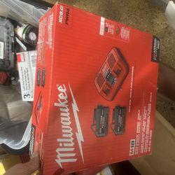 Milwaukee M18 REDLITHIUM FORGE XC8.0 Battery and Dual Bay Rapid Charger Kit (model 48-59-1888).  