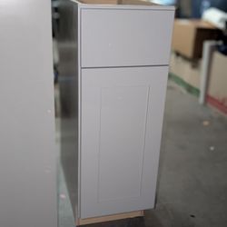 Shaker Base Kitchen Cabinet in Dove Gray