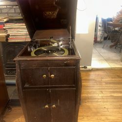 Antique Victor Talking Machine/record Player