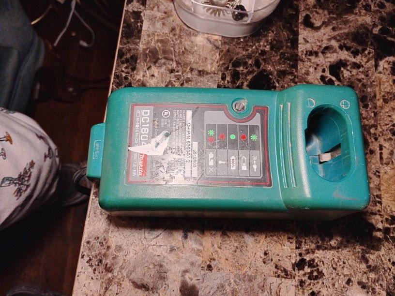 MAKITA BATTERY CHARGER DC1804