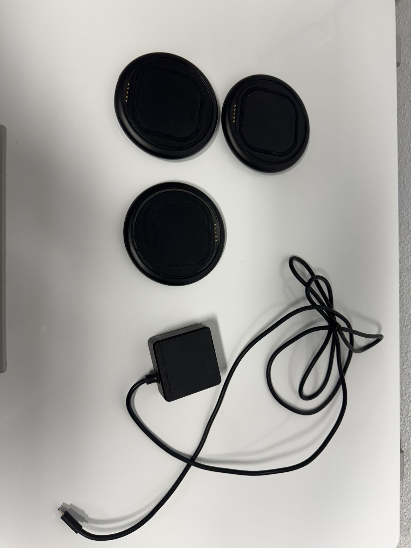 Otterbox Wireless Charger + 2 Battery Pucks