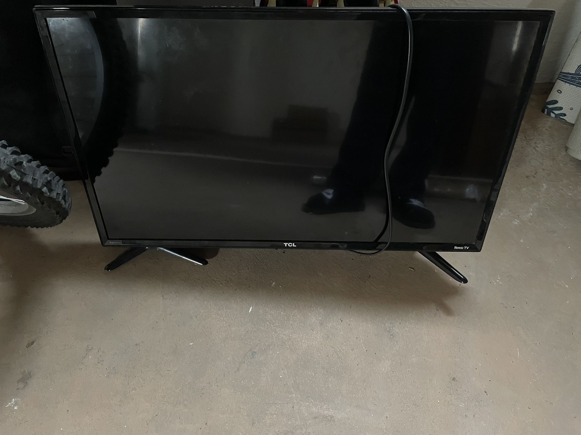 TCL Tv 24 Inches