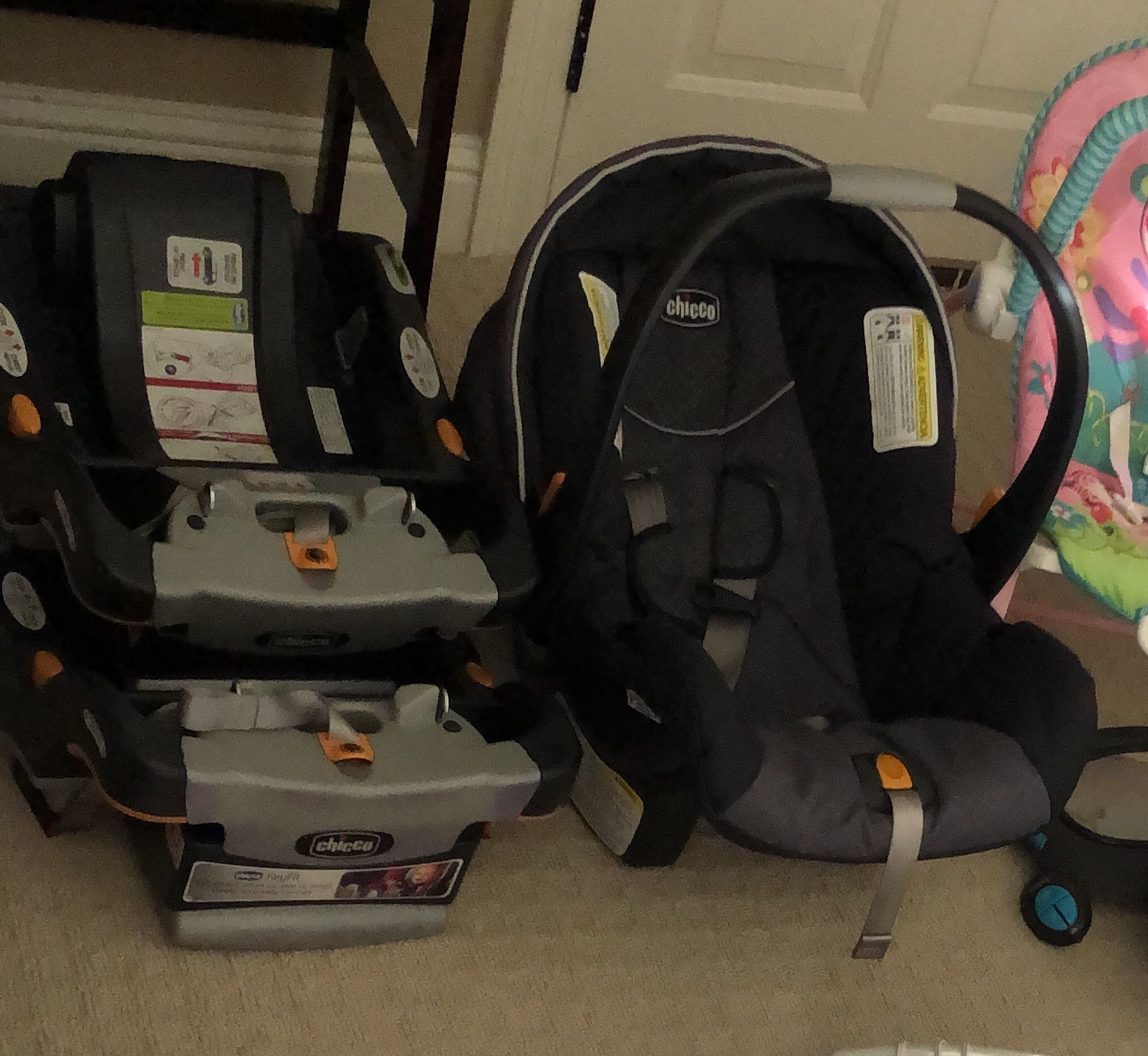 Chicco Keyfit carseat and 2 bases