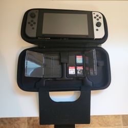 *Christmas Bundle* Nintendo Switch & Console Case/3 Game Included