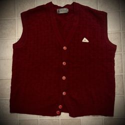 MONTECARLO COLLECTION, Magna Wool, Man's Sweater Vest ;  V-Neck Pullover. Color: Burgundy. Size: XL. Excellent Condition! 