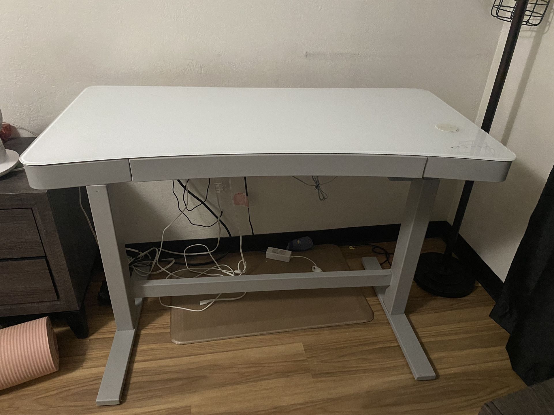 Tresanti Electric Adjustable Height Desk -white