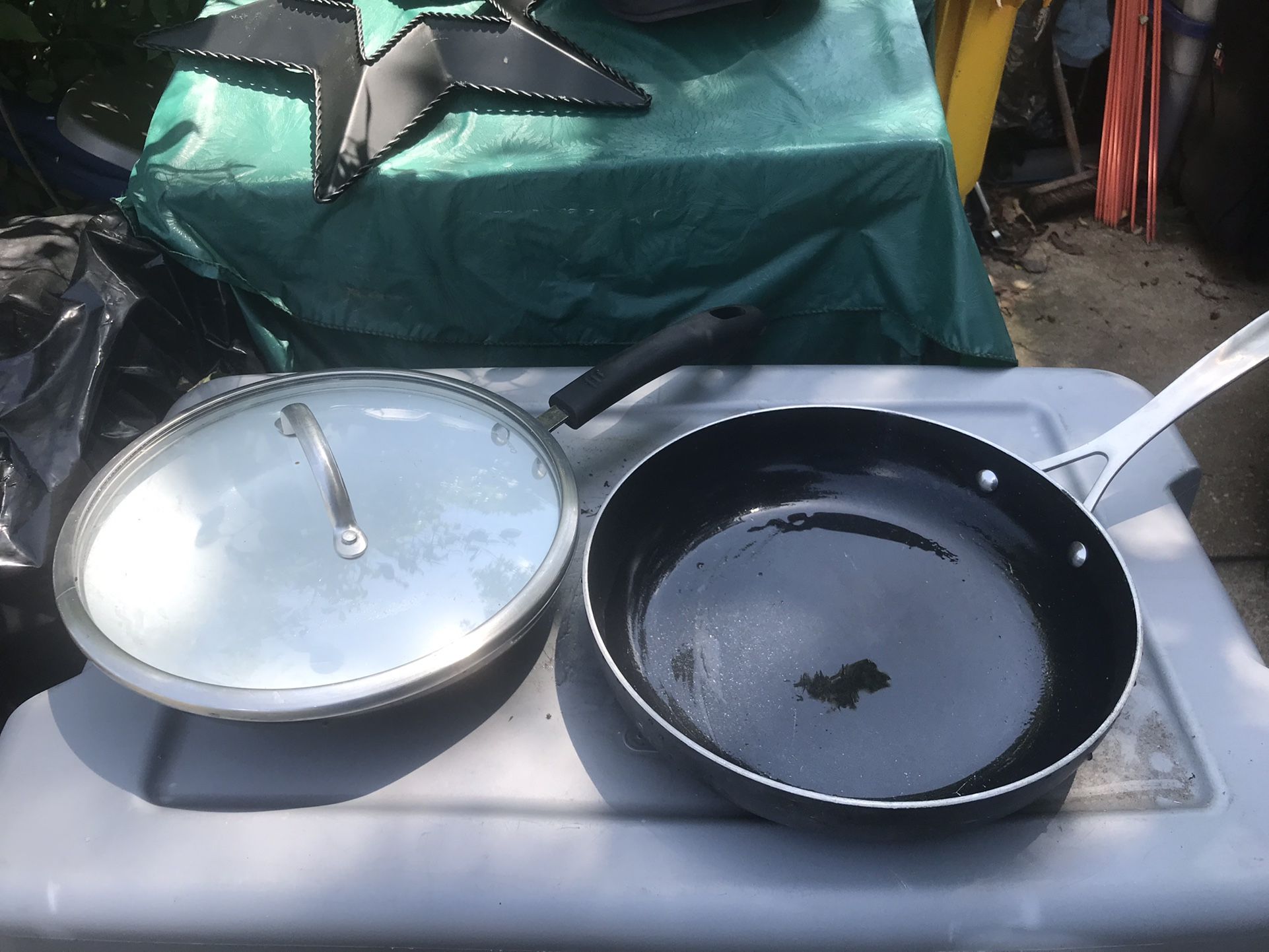 Lnew Very Nice Set Of Pans Only $25