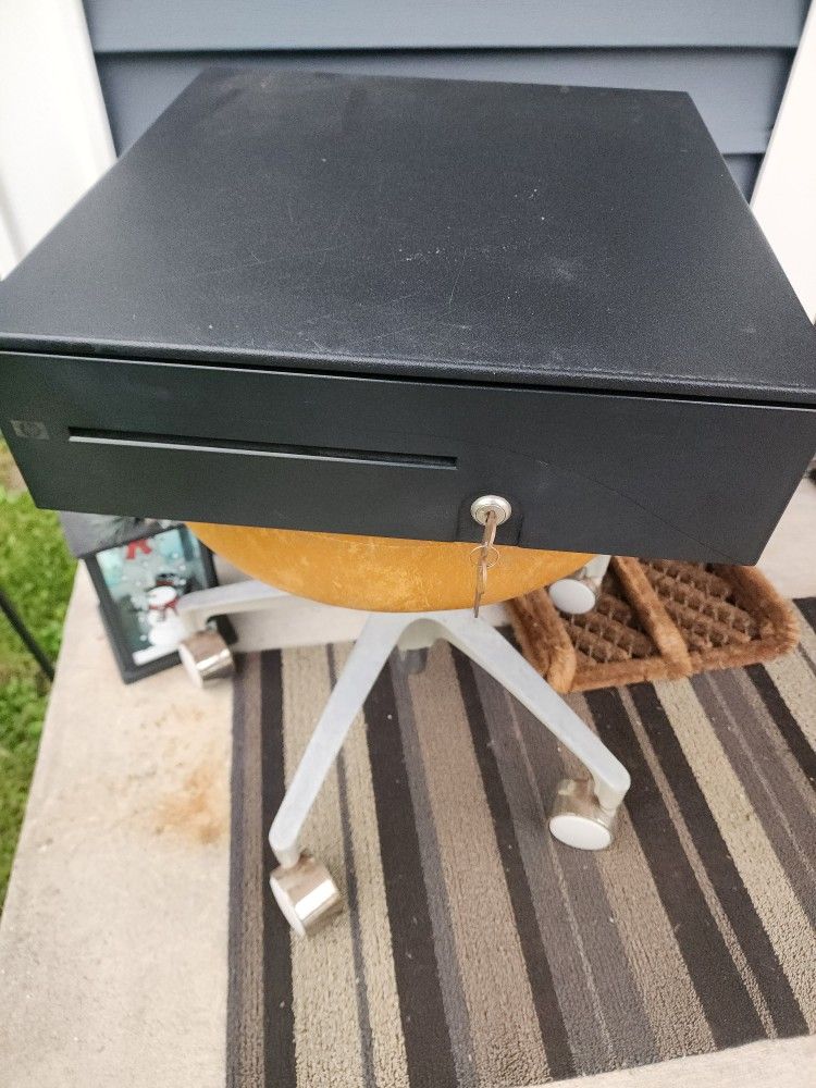 HP CASH DRAWER WITH TILT AND https://.com/redirect/?o=S0VZUy5MSUtF NEW