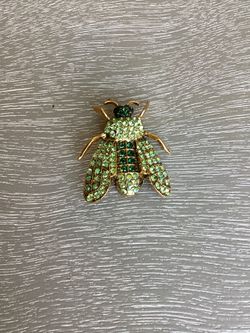 Exquisite Shiny Bee Brooch W/ Golden Tone Metal & Light & Dark Green Faux Gemstones