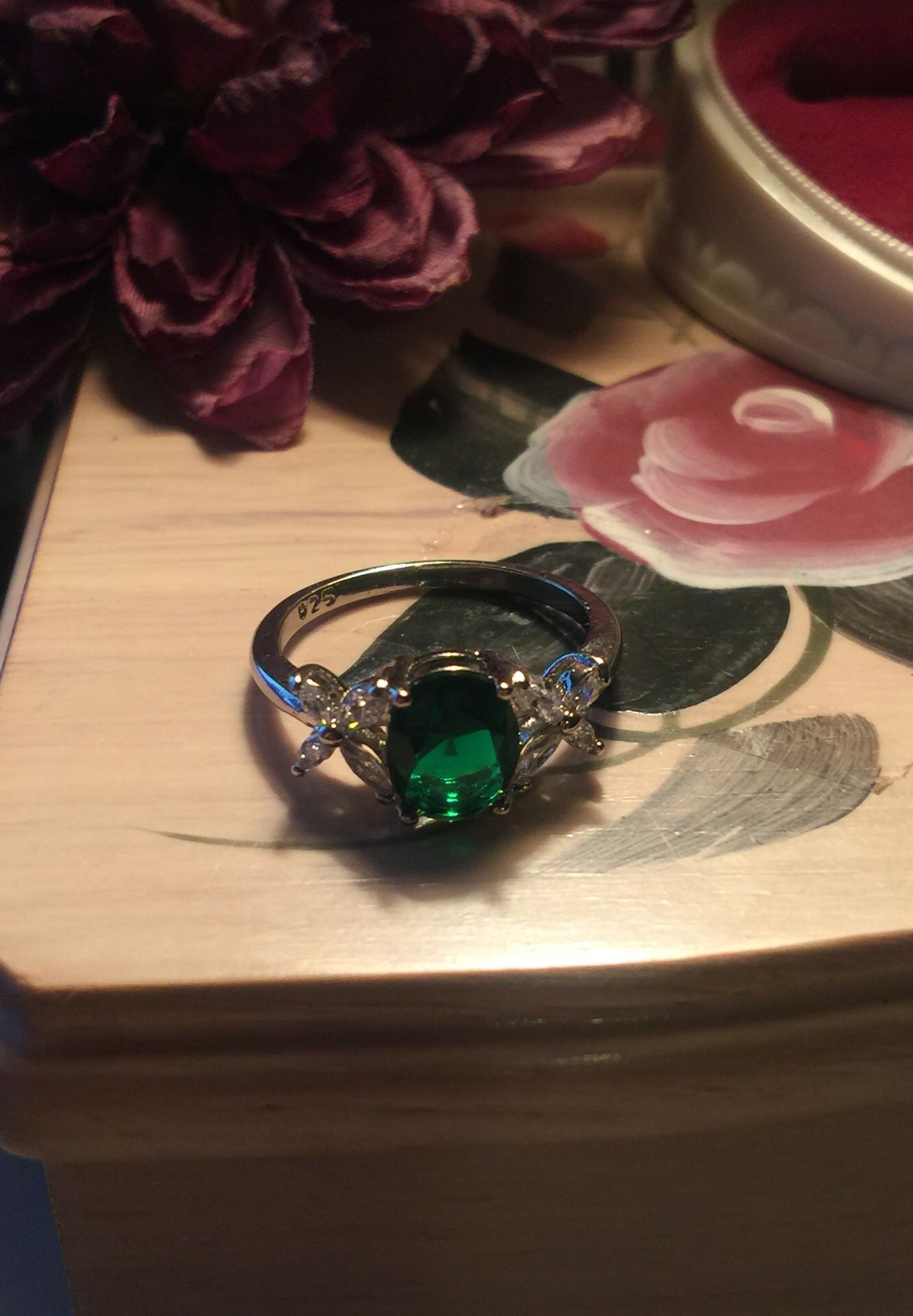 Beautiful Emerald with gorgeous little flowers on each side with channel set sapphires quality gem stones on stamped 925 sterling silver band size8